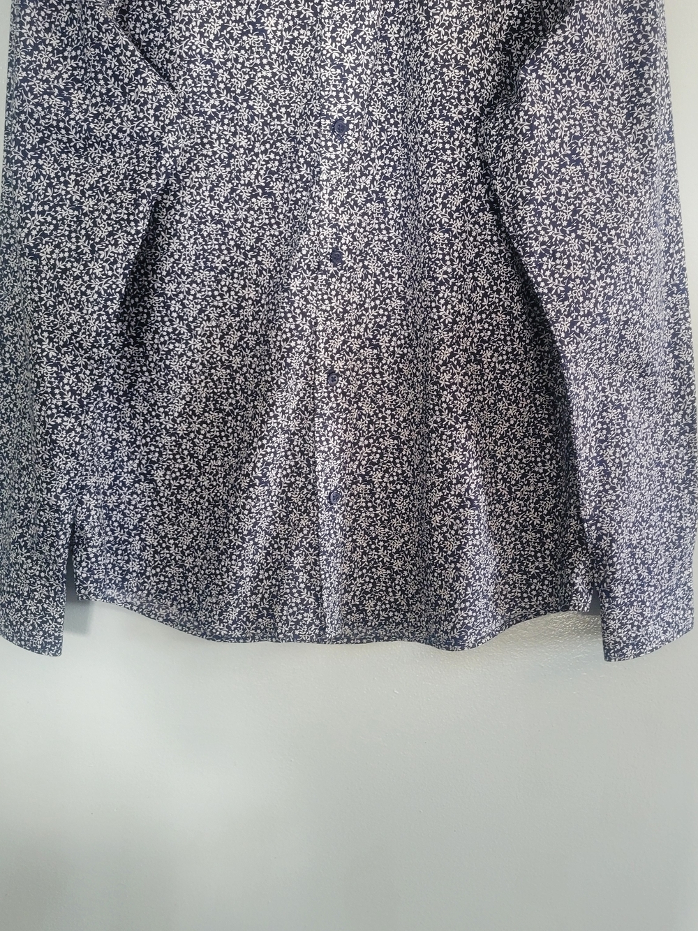 EUC H&M Men's Slim Fit Navy Floral Button-Up Shirt Sz L 100% Cotton - Picture 3 of 13